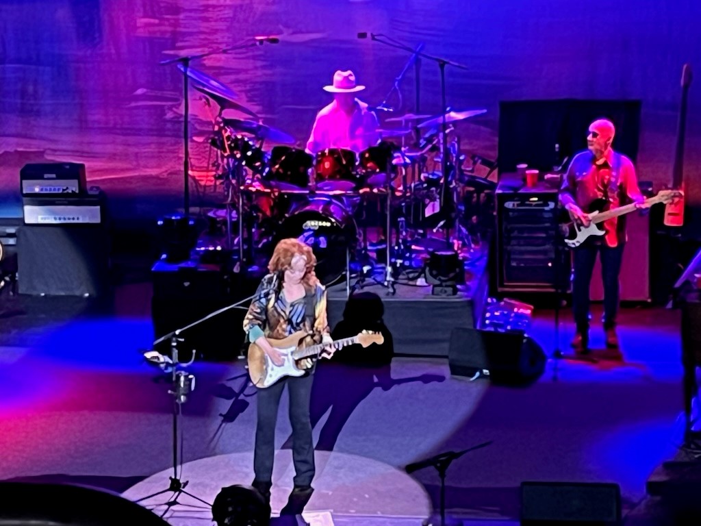 BonnieRaitt2024-06-01WarnerTheatreWashingtonDC (4).jpg